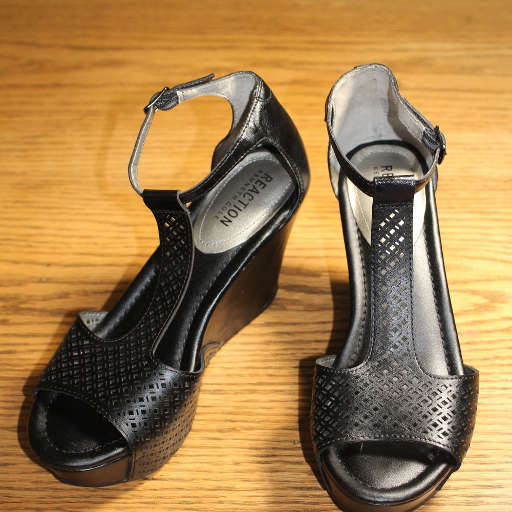 Kenneth Cole Black Wedges 7M